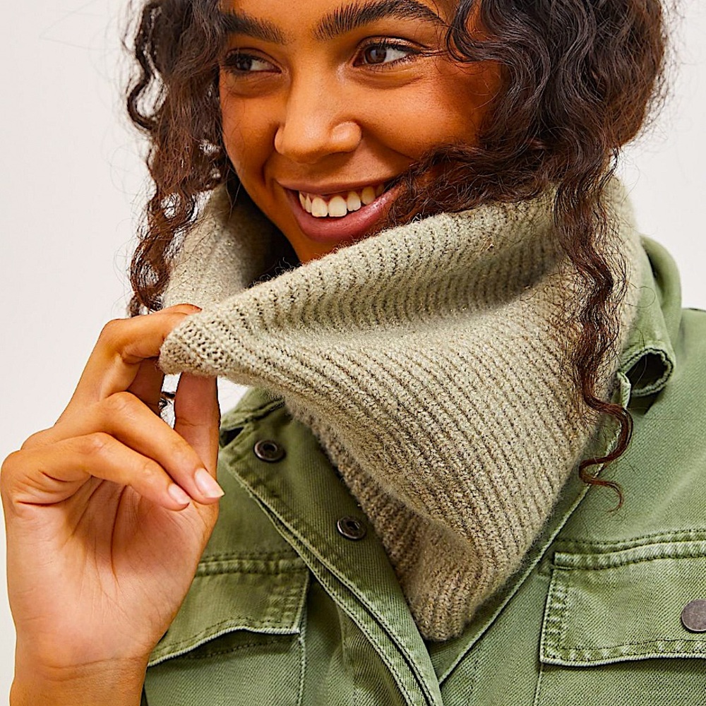 Anthropologie Bianca Shimmer Snood Color Olive, Scarf like neck warmer. So soft!